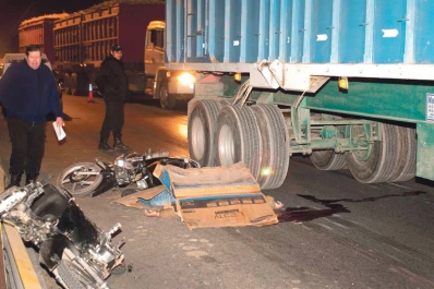 Un motociclista falleció sobre el puente Barros