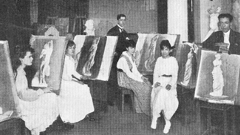 CLASES DE PINTURA. En los años 1910, el fotógrafo registró una clase de pintura en la flamante Academia de Bellas Artes de Tucumán. LA GACETA / ARCHIVO