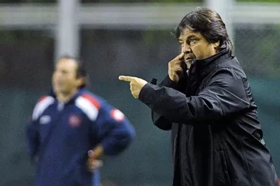 Caruso Lombardi dijo que Pizzi le serruchó el piso