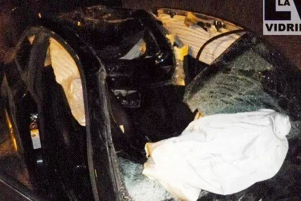 Así quedó el auto de Marino tras chocar con un caballo
