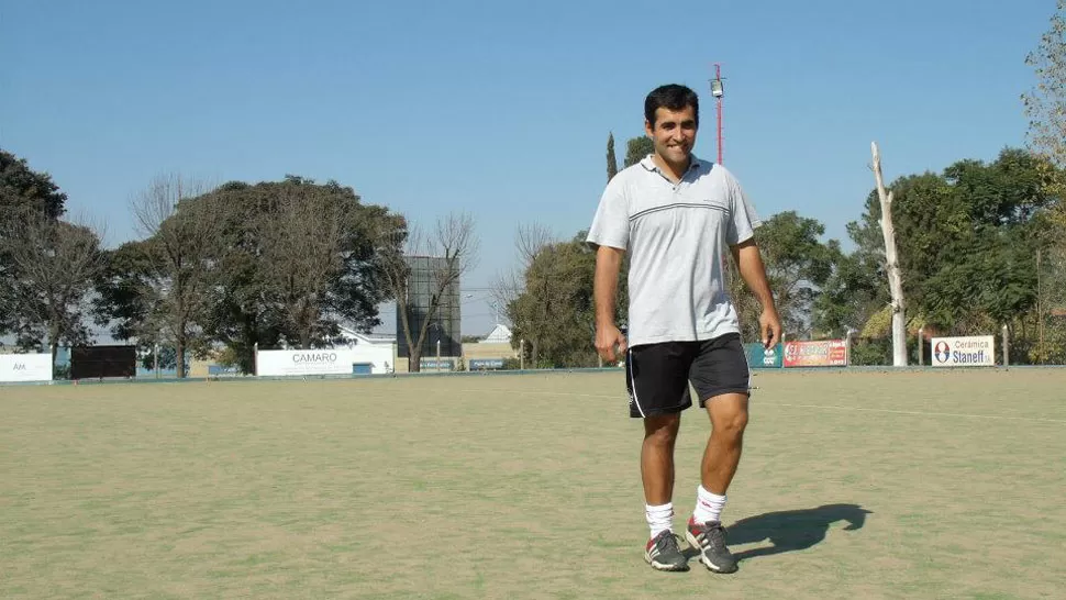 PROBLEMAS. Miguel Dulor, entrenador de Lawn Tennis, sufrió dos bajas importantes en el plantel que dirige. LA GACETA