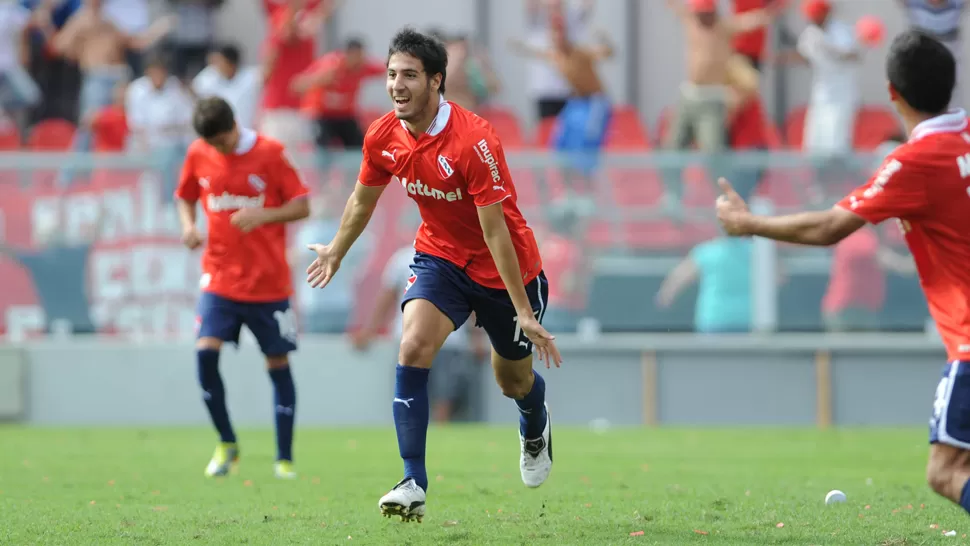 SU MOMENTO. Pato le anotó un gol a Racing en el último clásico que el Rojo ganó en Primera. ARCHIVO TELAM