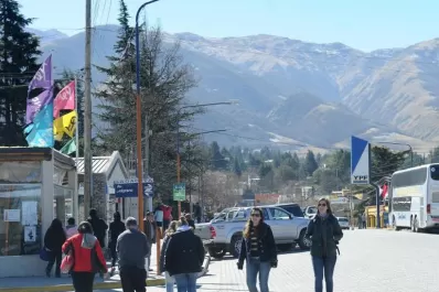 Los turistas llegan a Tafí del Valle por el fin de semana largo