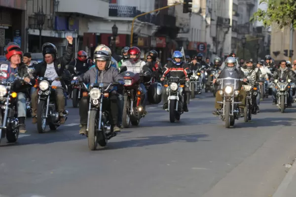 Desfilaron por la ciudad haciendo rugir sus motos