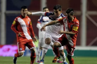 Penas, sonrisas y cima repartida