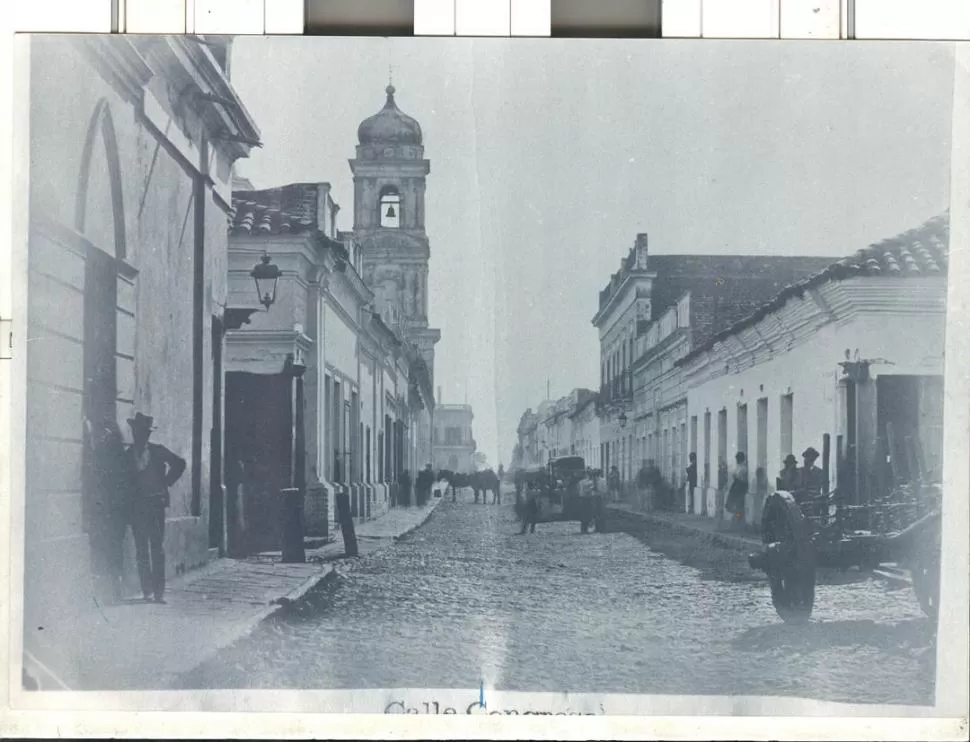SEGUNDA MITAD DEL XIX. Paganelli obtuvo, en 1872, esta toma de la calle Congreso, enfocada desde la esquina Crisóstomo Álvarez hacia la plaza Independencia