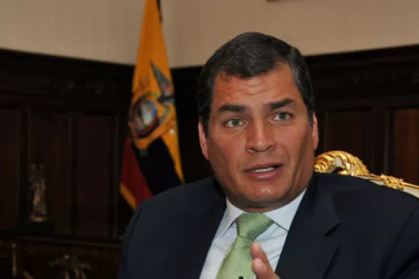 El presidente de Ecuador propone eliminar los diarios en papel