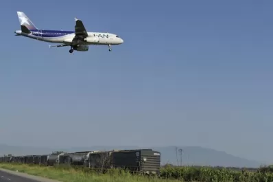 LAN dejará de volar en Argentina si la desalojan de Aeroparque