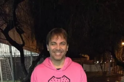 Cristian Castro posó con los colores rosa de Boca