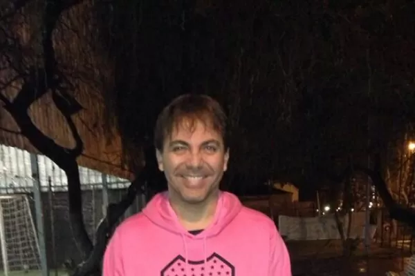 Cristian Castro posó con los colores rosa de Boca