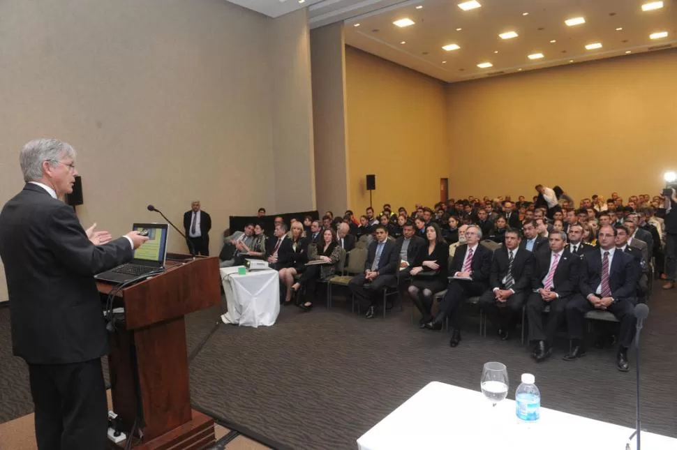 DE VISITA EN TUCUMAN. Irvin Waller, profesor en Criminología y director en la Universidad de Ottawa, disertó ayer en los salones del hotel Hilton. LA GACETA / FOTO DE ANTONIO FERRONI