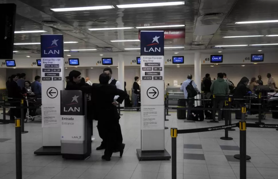 SIN VIAJES. La compañía perteneciente al grupo Latam Airlines ha afirmado que podría dejar de volar si es desalojado del hangar de Aeroparque. TELAM