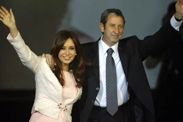 Cobos: La Presidenta se sienta a dialogar con las corporaciones a las que critica