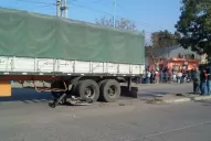 Una joven murió aplastada por un camión