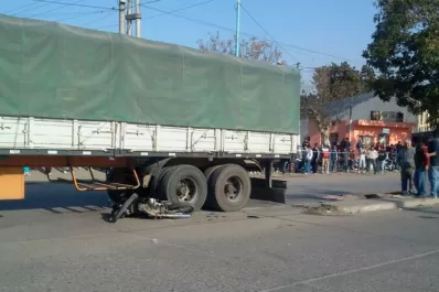 Una joven murió aplastada por un camión