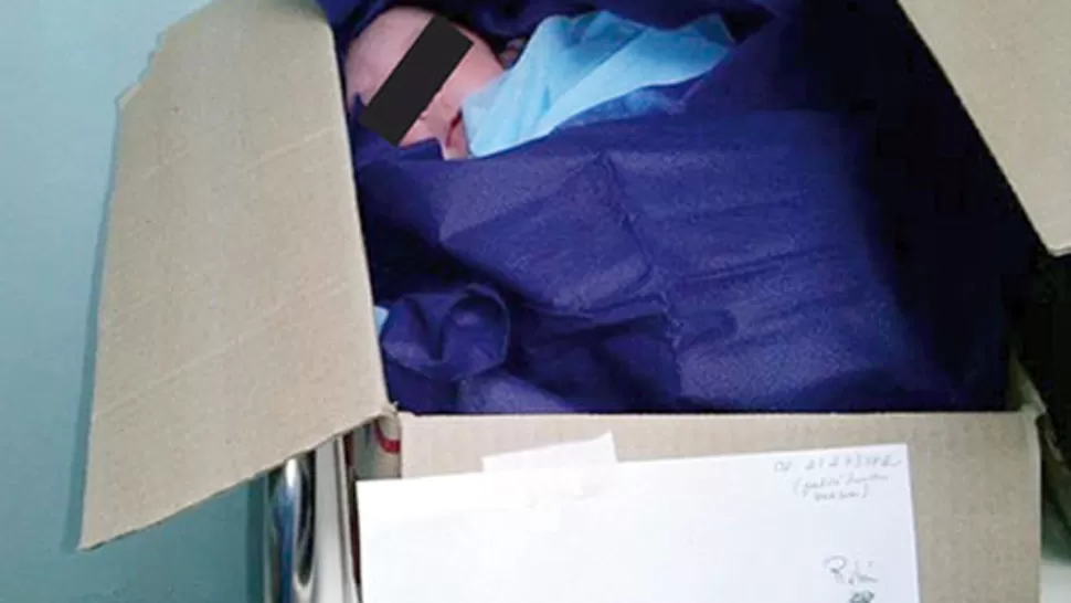 INDIGNACIÓN. El titular del Colegio de Médicos confirmó que fueron cuatro los bebés que reposaron en cajas. FOTO TOMADA DE EL-CARABOBENO.COM