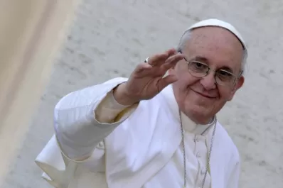 Le contó al Papa que fue violada y Francisco la llamó