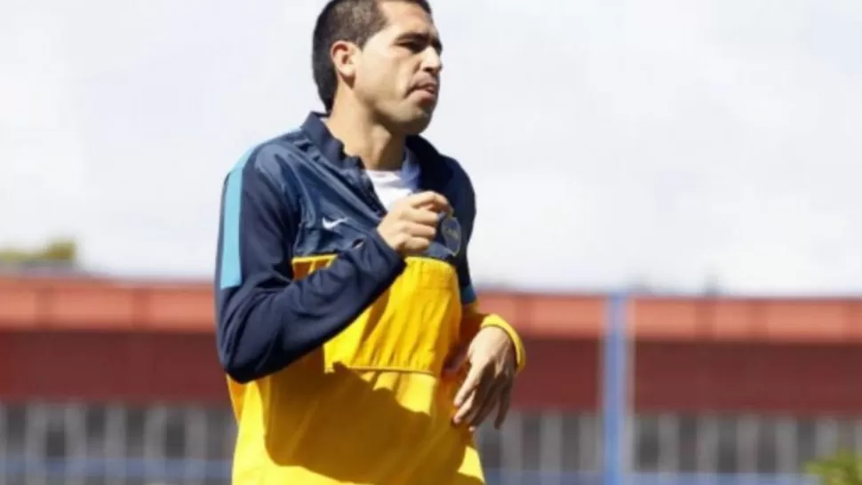 EN DUDA. Juan Román Riqueplme podría quedar afuera del equipo que enfrentará a Vélez el domingo en la Bombonera, por la quinta fecha del torneo inicial, debido a la fuerte contractura que padece en su pierna izquierda.