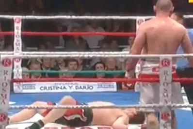 Escándalo de La Mole Moli: Fue descalificado al golpear a su rival cuando estaba arrodillado