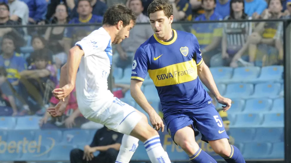 REGRESO TRIUNFAL. Fernando Gago volvió a lucir la camiseta número 5 de Boca luego de seis años y nueve meses. Y volvió con una victoria sobre Vélez, donde también jugó. DYN