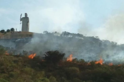 Los pastos ardieron en San Javier y en la Sierra de Medinas