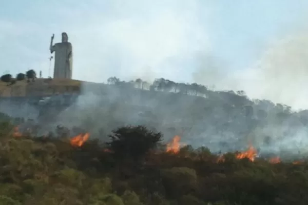 Los pastos ardieron en San Javier y en la Sierra de Medinas