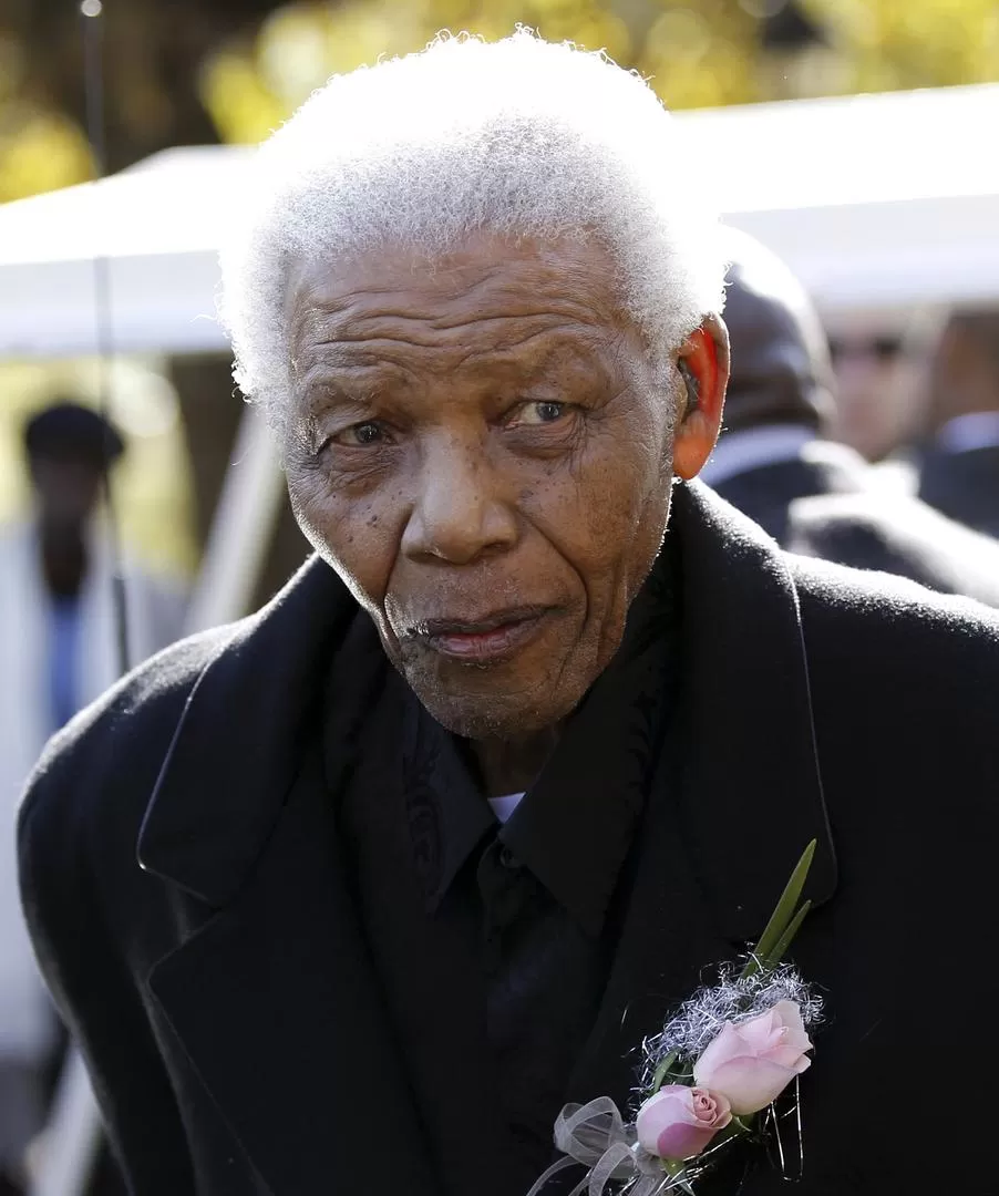 A CASA. Mandela continúa grave, pero hará el tratamiento en su hogar REUTERS (ARCHIVO)