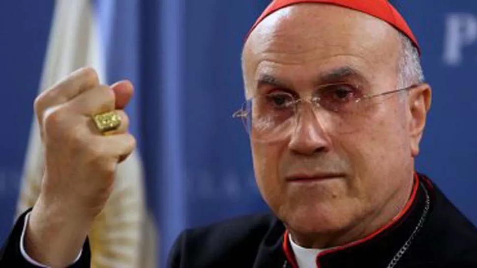 EN RETIRADA. El cardenal Bertone fue la mano derecha de Ratzinger desde 1986, y secretario de Estado del Vaticano desde 2006. REUTERS