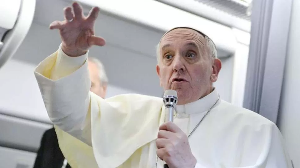 PEDIDO. Queremos un mundo de paz, queremos ser hombres y mujeres de paz, escribió el Papa en Twitter. REUTERS

