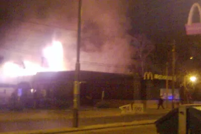 Un incendio destruyó un local de McDonald's