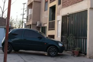 La manoseaba, tomó un cuchillo y casi lo mata