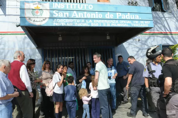 Un colegio no dejó ingresar a sus maestras y decidió suspender las clases