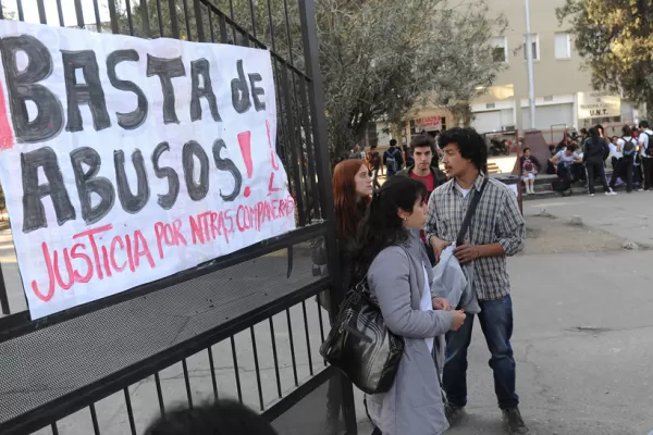 Adiunt va al paro en apoyo a la protesta de los estudiantes universitarios