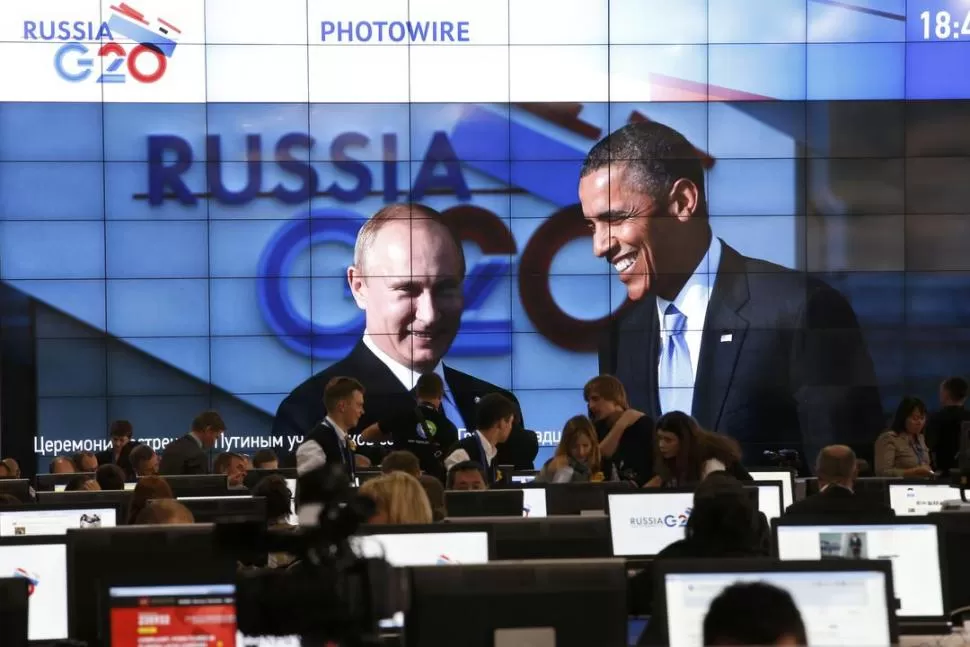 SONRISAS FORZADAS. Un video muestra el saludo que protagonizaron Putin y Obama, al inicio del encuentro. REUTERS