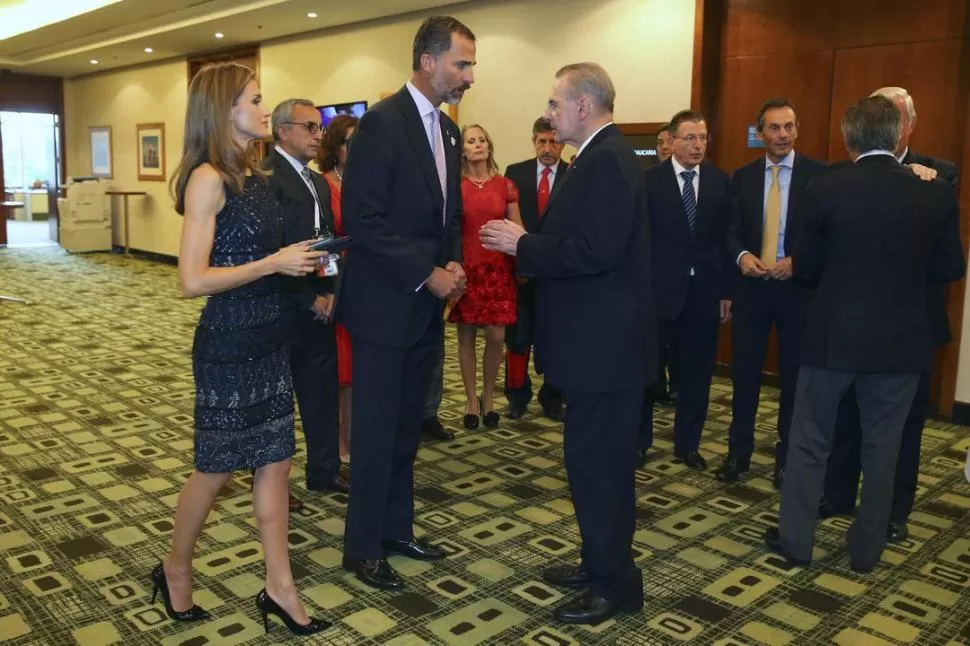 DECIDIDOS. España cuenta con el apoyo de la Casa Real, con el príncipe de Asturias, Felipe, que saludó al presidente del COI. REUTERS