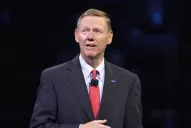 Alan Mulally, el CEO que cambiará los autos por las computadoras