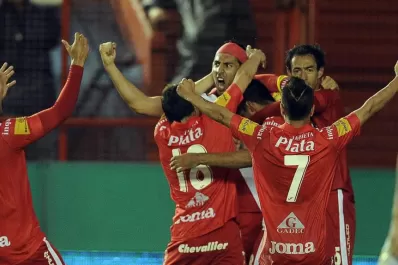 El bicho llegó a la cima y Racing sigue sin ganar