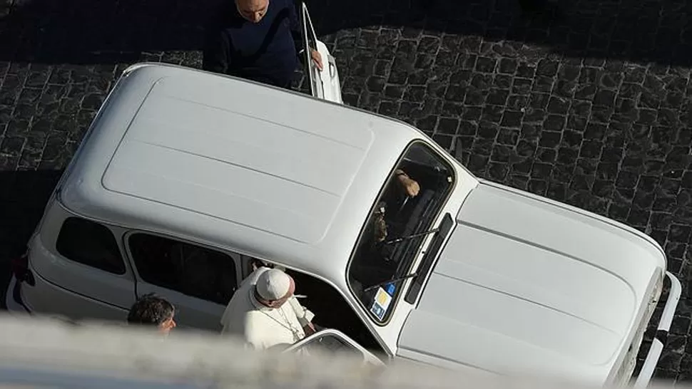 SEÑALES. El Papa Francisco sigue dando muestras de humildad. FOTO TOMADA DE ABC.ES