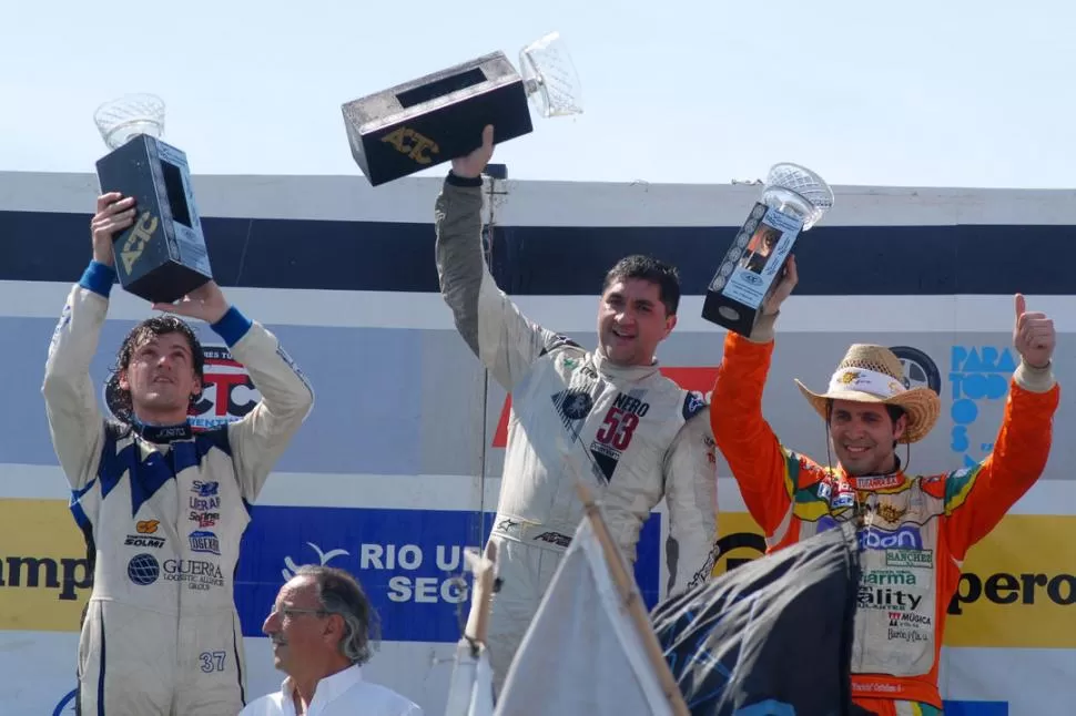 LO LOGRÓ. Diego Aventin en el podio paranaense. Estuvo 46 fechas sin ganar: su último éxito había sido hace casi tres años. 