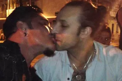 Separado de Jelinek, Fariña buscó consuelo en los labios de Ricardo Fort