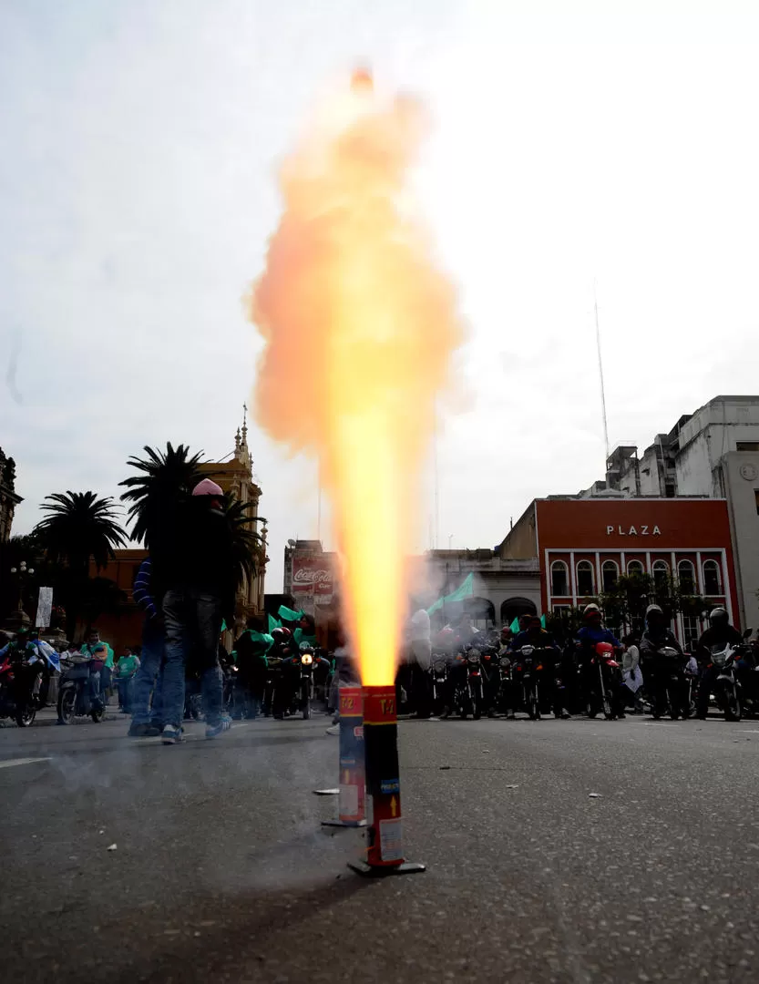 PROTESTA. Dirigentes de la oposición afirman que son filmados y fotografiados por policías en las marchas. LA GACETA / FOTO DE FRANCO VERA (ARCHIVO)