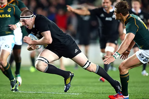 Nueva Zelanda doblegó a Sudáfrica y lidera la Championship
