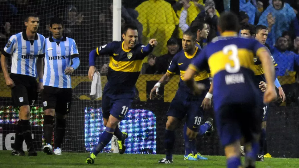 FESTEJO XENEIZE. Boca le ganó a Racing 2 a 0, con goles de Juan Sánchez Miño y Emmanuel Gigliotti, uno en cada tiempo. DYN