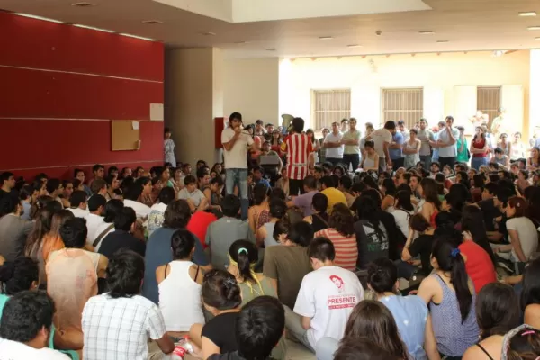 Por la toma, se reprogramarían las clases