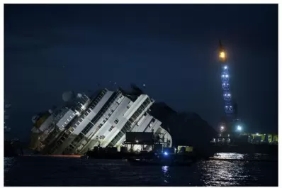 El Costa Concordia ya está horizontal, tras una exitosa operación