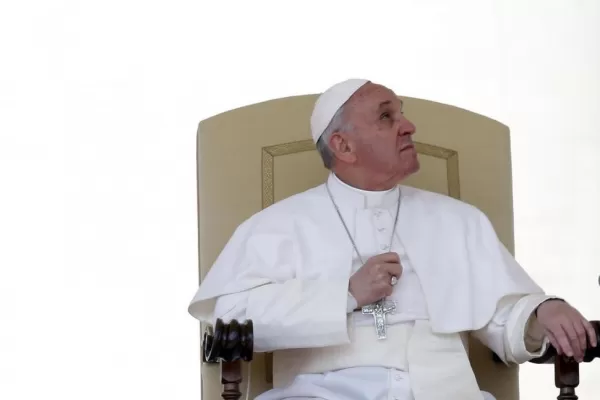 El Papa instó a la Iglesia a abrir sus brazos a divorciados vueltos a casar y a parejas de hecho