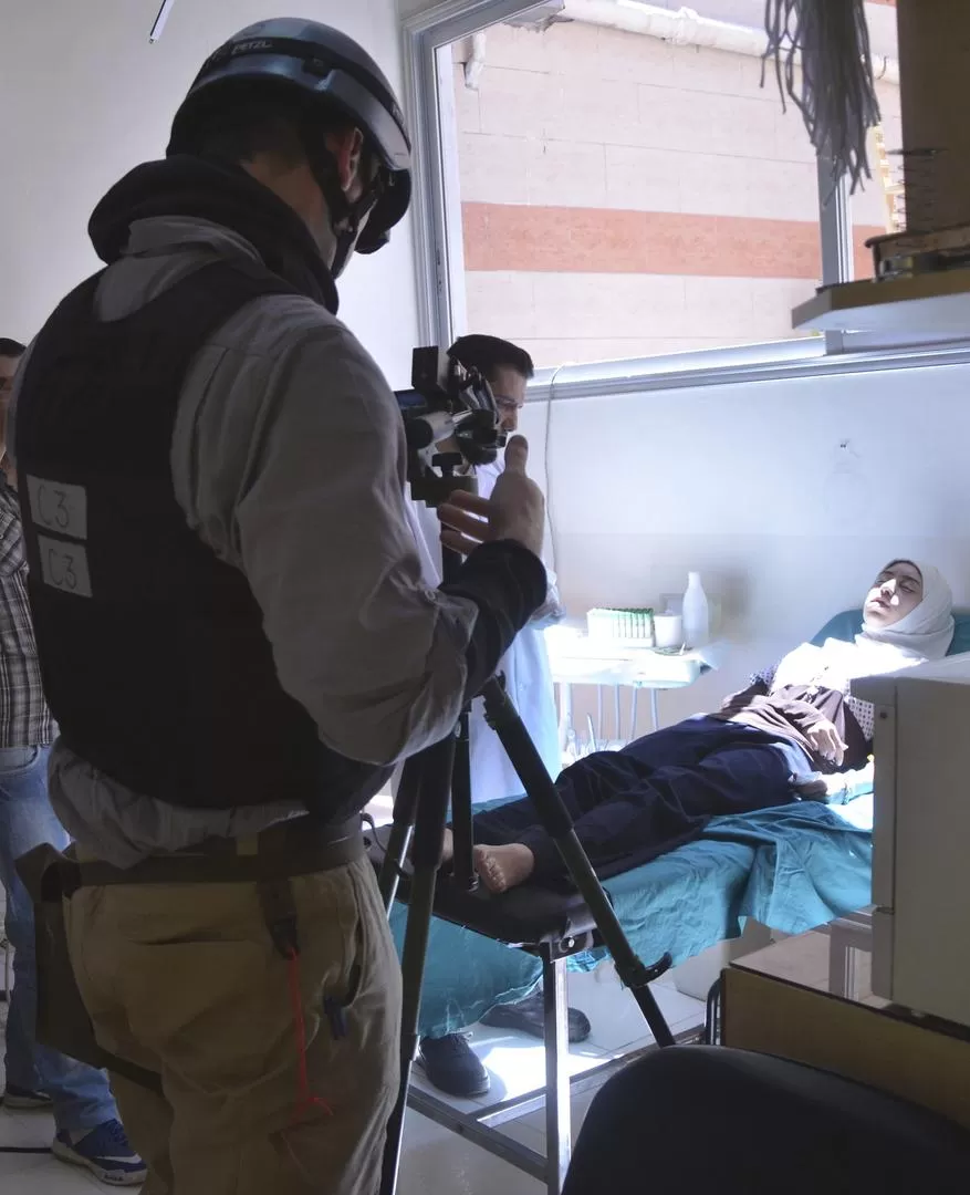 TRABAJO EN EL TERRENO. Los expertos de la ONU realizaron entrevistas y extrajeron sangre a los heridos. REUTERS