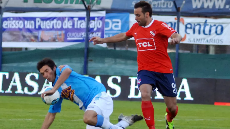 TRIUNFO ROJO. Independiente le ganó a Villa San Carlos por 1 a 0, y mantiene su invicto desde la llegada del DT Omar De Felippe, con dos triunfos y la misma cantidad de empates. TELAM