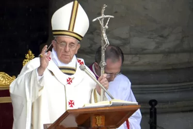 Homosexualidad, aborto y anticonceptivos, los temas que persiguen al Papa Francisco