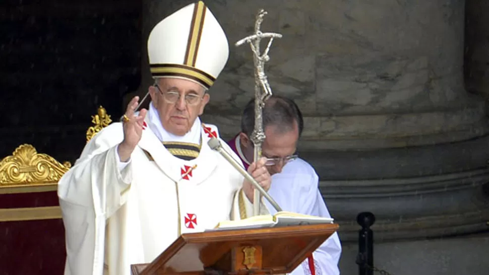 FIRME. El Papa Francisco se pronunció contra una Iglesia que opere como una capillita en la que cabe sólo un grupito de personas selectas. LA GACETA